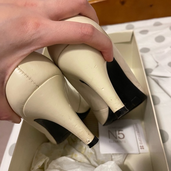 Naturalizer White Heels | Size 7M - Picture 8 of 8